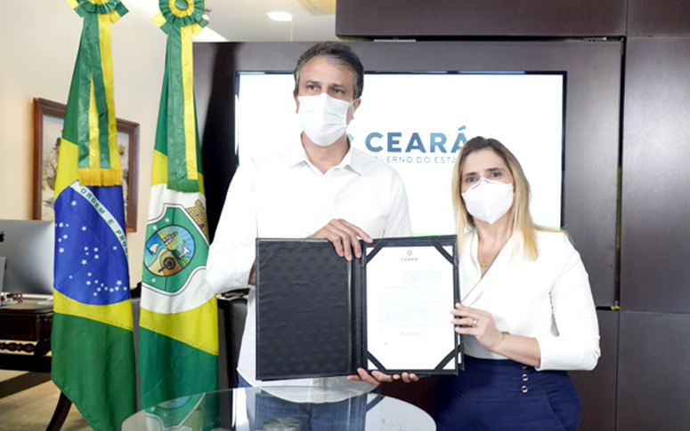 Governo do Ceará vai adquirir 28 mil notebooks para uso de professores da rede estadual